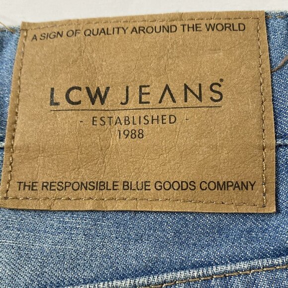 LCW Waikiki Men's size 30 x 32 Relaxed Fit Straight Leg Light. Blue Denim Jeans - Picture 8 of 8